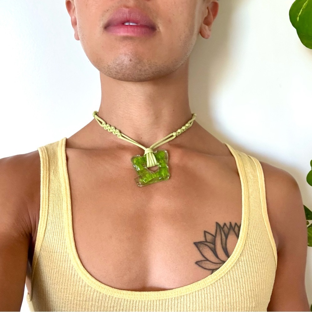 Vintage Y2K Abatract Green Glass Pendant Necklace